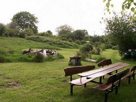 Stretch picnic table