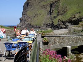 Enjoy homemade food in an idilic setting.